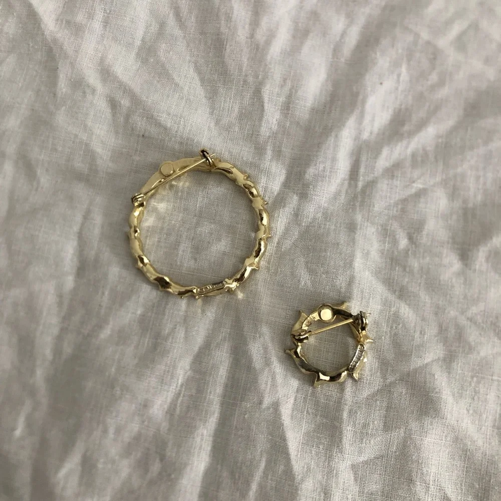 Vtg Gerry’s Leaf Wreath Shaped Brooch Pair - Picture 3 of 14